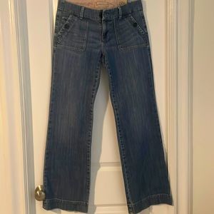 Gap women’s vintage 1969 jeans. Low rise, wide leg. Size 6.